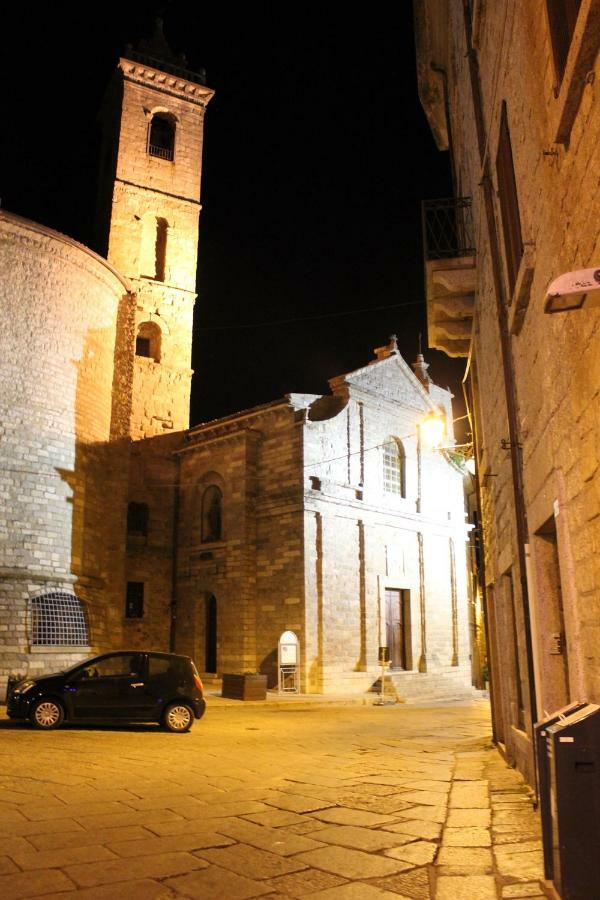 B&B Piazza Di L'Ara Tempio Pausania Exteriér fotografie