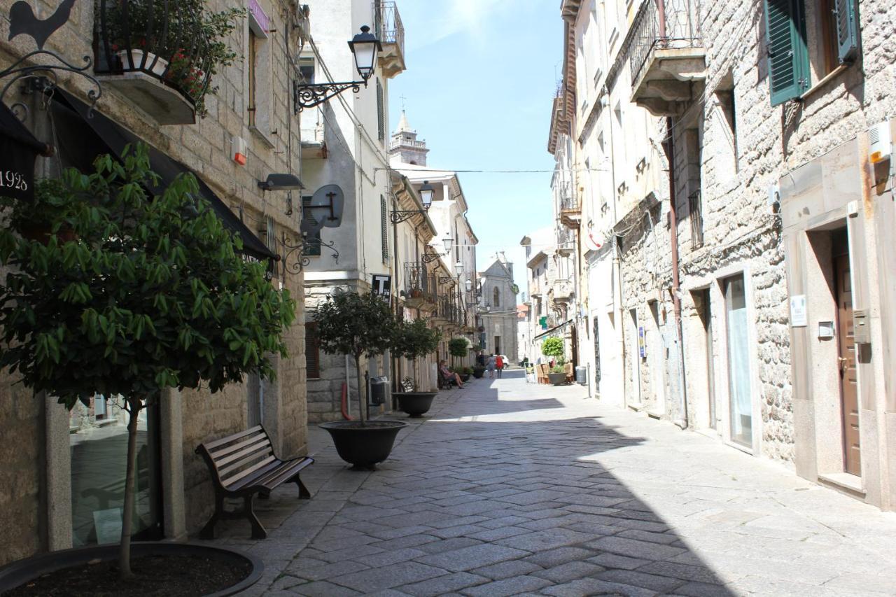 B&B Piazza Di L'Ara Tempio Pausania Exteriér fotografie